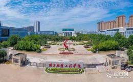 “扎根” 咸陽！陜服新校區(qū)或?qū)⒙鋺羧?/></a>
	<p>
近日，繼西北大學(xué)新校區(qū)或?qū)裰废剃栆l(fā)關(guān)注熱議后，陜西服裝工程學(xué)院新校區(qū)選址咸陽的消息也成為焦點(diǎn)。
這兩日，有關(guān)陜西服裝工程學(xué)院新校區(qū)落戶三原的消息在網(wǎng)絡(luò)上不脛而走。
消息源自陜西新兆置業(yè)有限公司2024年
</p>		
	</div>
	<div   id=